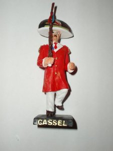 Figurine représentant Bernard Minne, Tambour Major de Cassel.