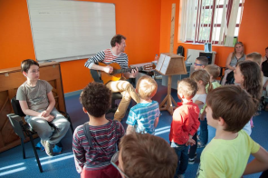 Alain Fenet accompagnera Tristan et les enfants du PDI pour La Faute à Voltaire...